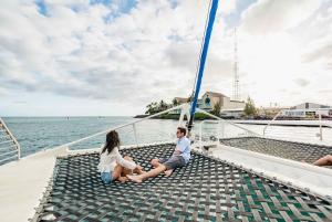 オアフ島：ワイキキ・サンセット・カタマラン・カクテル・クルーズ