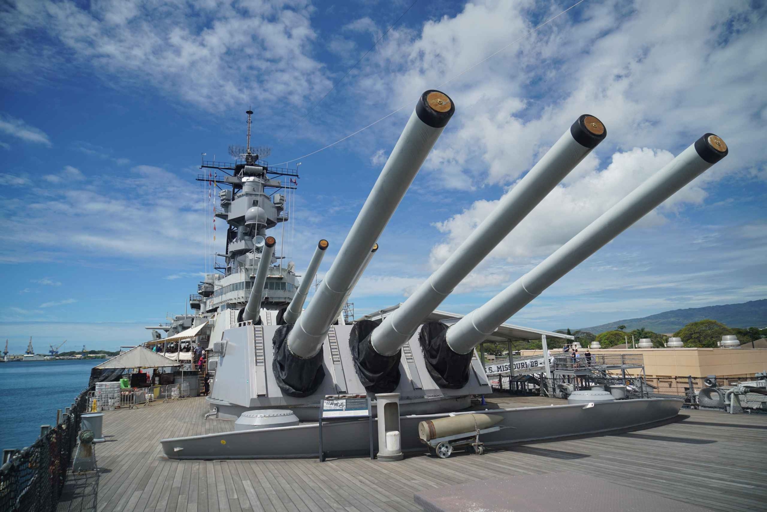 Private Pearl Harbor - USS Arizona and USS Missouri