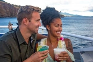 Etelä-Maui: Maui: Auringonlaskuristeily 4 ruokalajin illallisella ja juomilla.