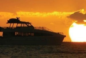 Południowe Maui: rejs o zachodzie słońca z 4-daniową kolacją i napojami