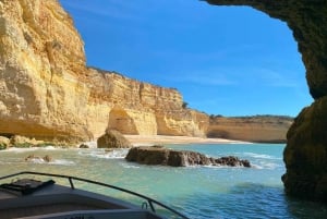 Spezielle 2-stündige Tour zur Benagil-Höhle von Armação de Pêra aus