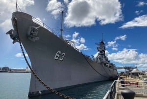 USS Arizonan muistomerkki ja 'Mighty MO' USS Missouri
