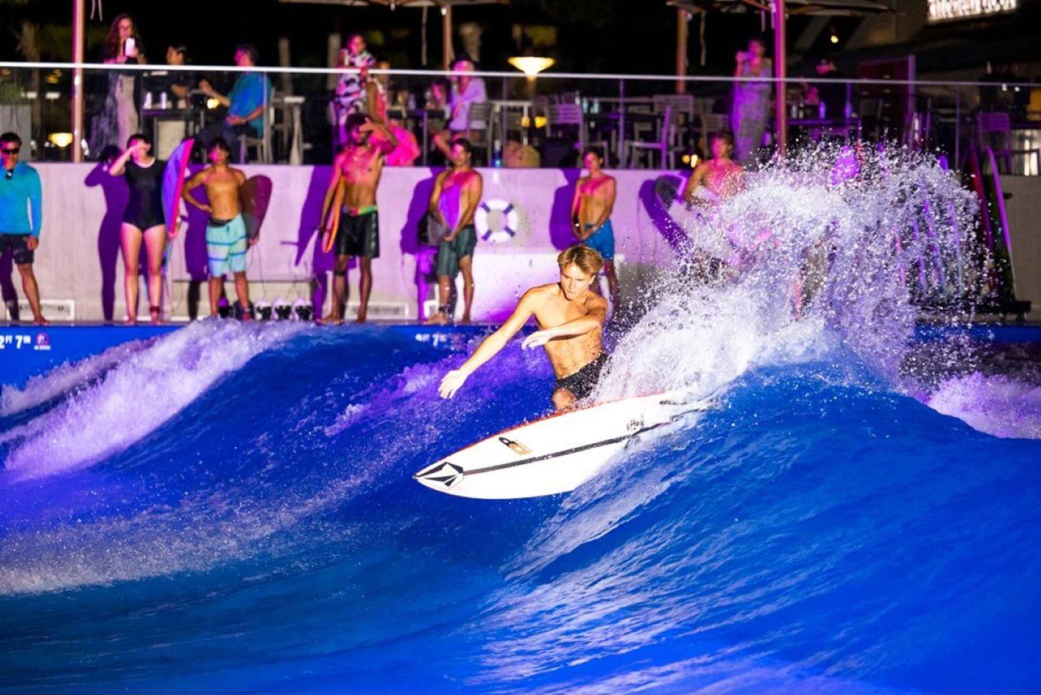 Wai Kai: 65 fods bølgesession