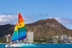 Waikiki: Aloha Happy Hour Sail on Hawea Catamaran