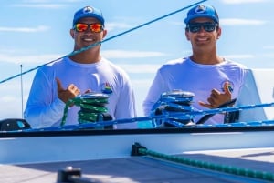 Waikiki: Aloha Happy Hour Sail on Hawea Catamaran