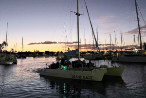 Coucher de soleil et baignade à Waikiki Beach sur un catamaran à voile
