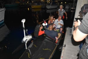 Oahu: Fireworks Cruise - Ultimate Luxury Gondola with Drinks