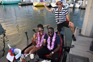 Oahu: Fireworks Cruise - Ultimate Luxury Gondola with Drinks