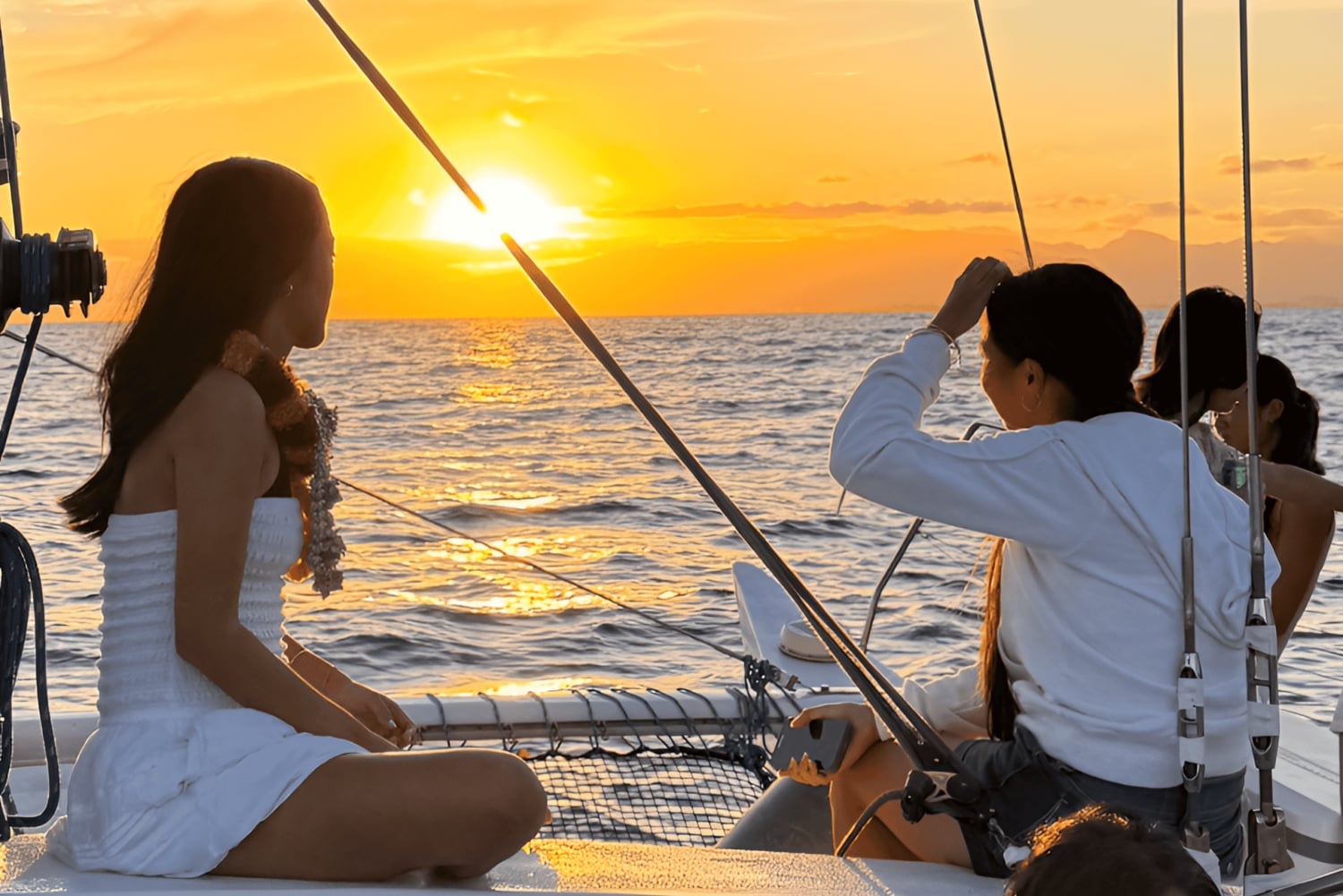 Waikiki: Perjantai-illan ilotulituskatamaraanipurjehdus