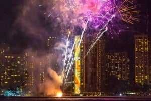 Waikiki: Freitagabend Feuerwerk Katamaranfahrt