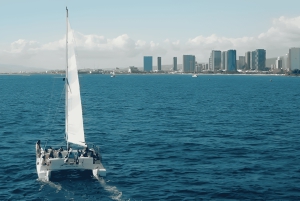 Waikiki: Friday Night Fireworks Catamaran Sail