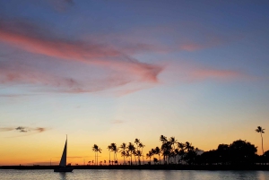 Waikiki: Friday Night Fireworks Catamaran Sail