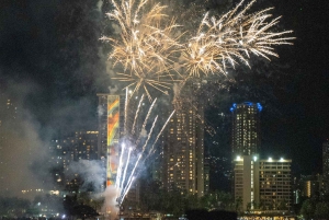 Waikiki: Passeio de catamarã com fogos de artifício na sexta à noite