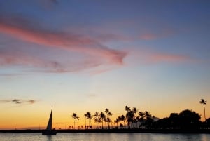 Waikiki: Perjantai-illan ilotulituskatamaraanipurjehdus