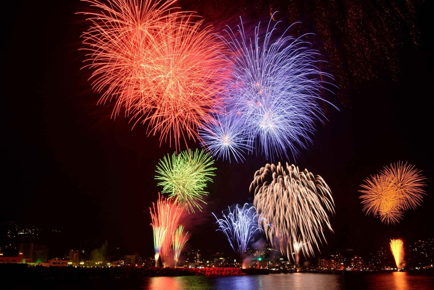 ワイキキ フライデーナイト ファイアーワークス クルーズ