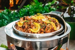 Вайкики: билет на шоу Rock-A-Hula и шведский стол