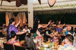 Вайкики: билет на шоу Rock-A-Hula и шведский стол