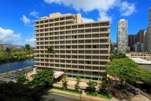 Waikiki Sand Villa Hotel