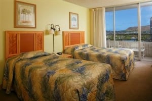Waikiki Sand Villa Hotel