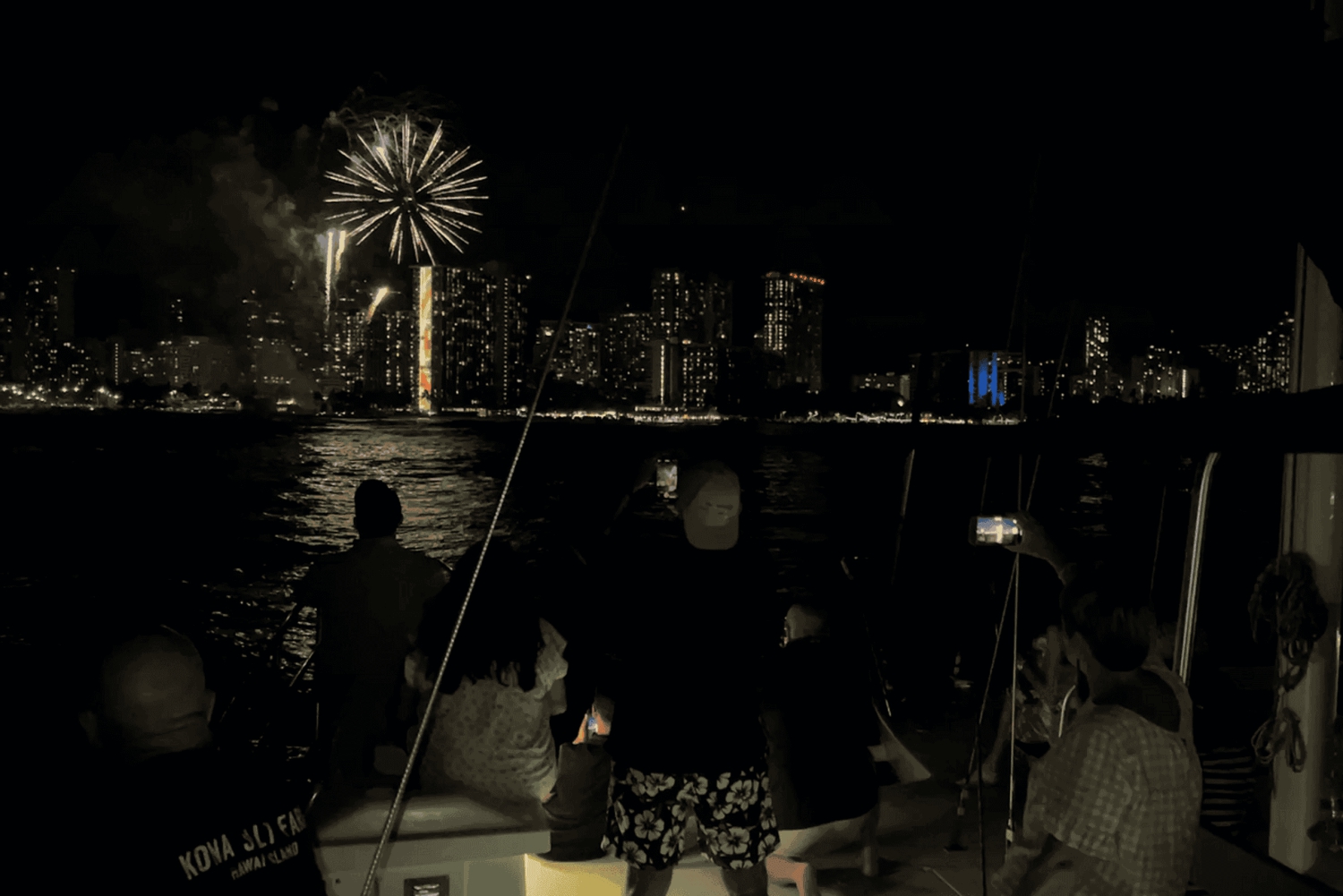 Waikiki: Sonnenuntergang mit Schwimmen und Segeln