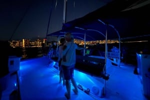 Waikiki: Sonnenuntergang mit Schwimmen und Segeln