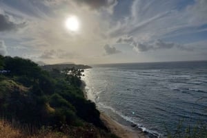 Waikiki: Guided Byodo Temple and Waimea Waterfalls Day Trip
