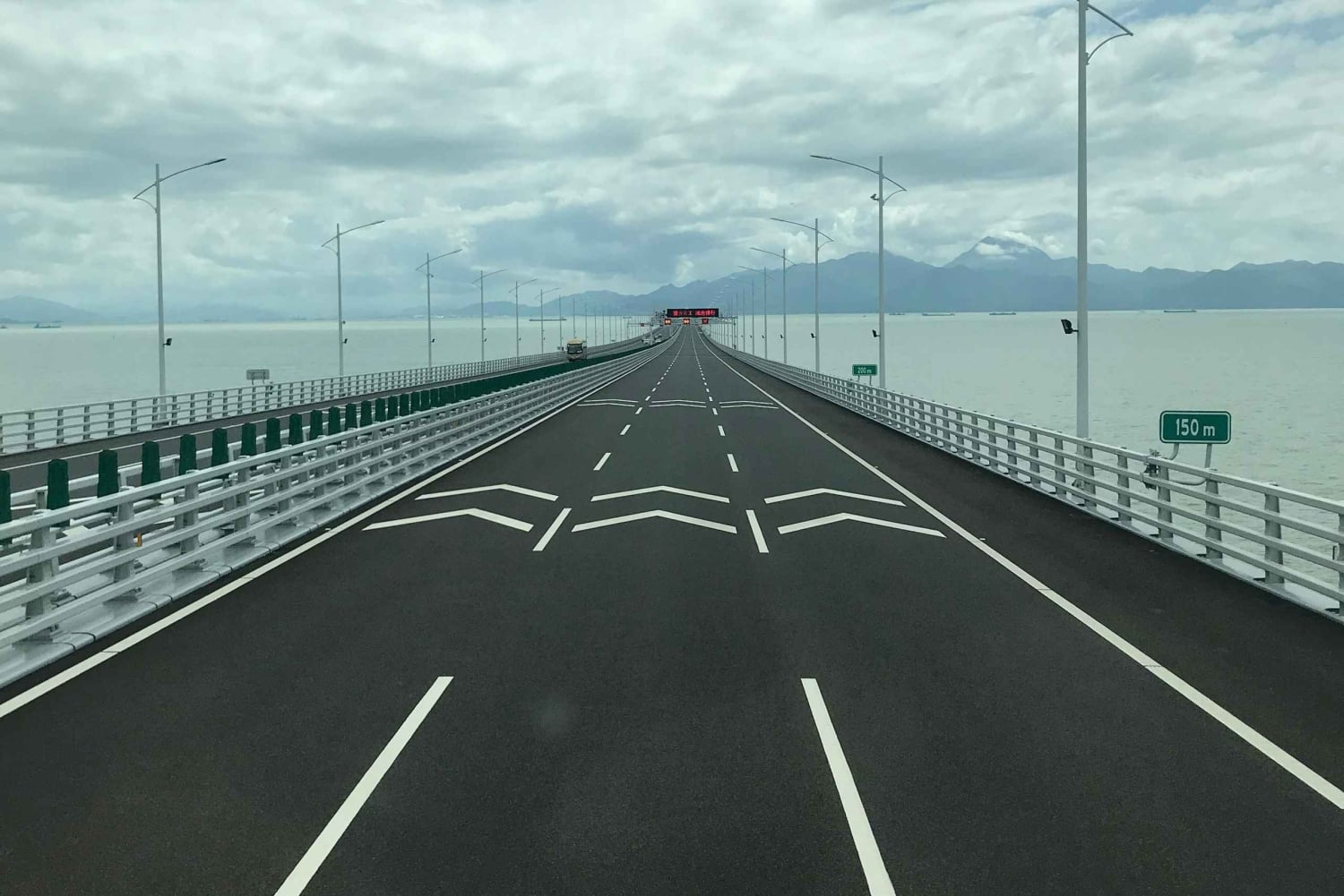 Fra Hong Kong: Aftentur til Macao via HZMB-broen med middag og transport