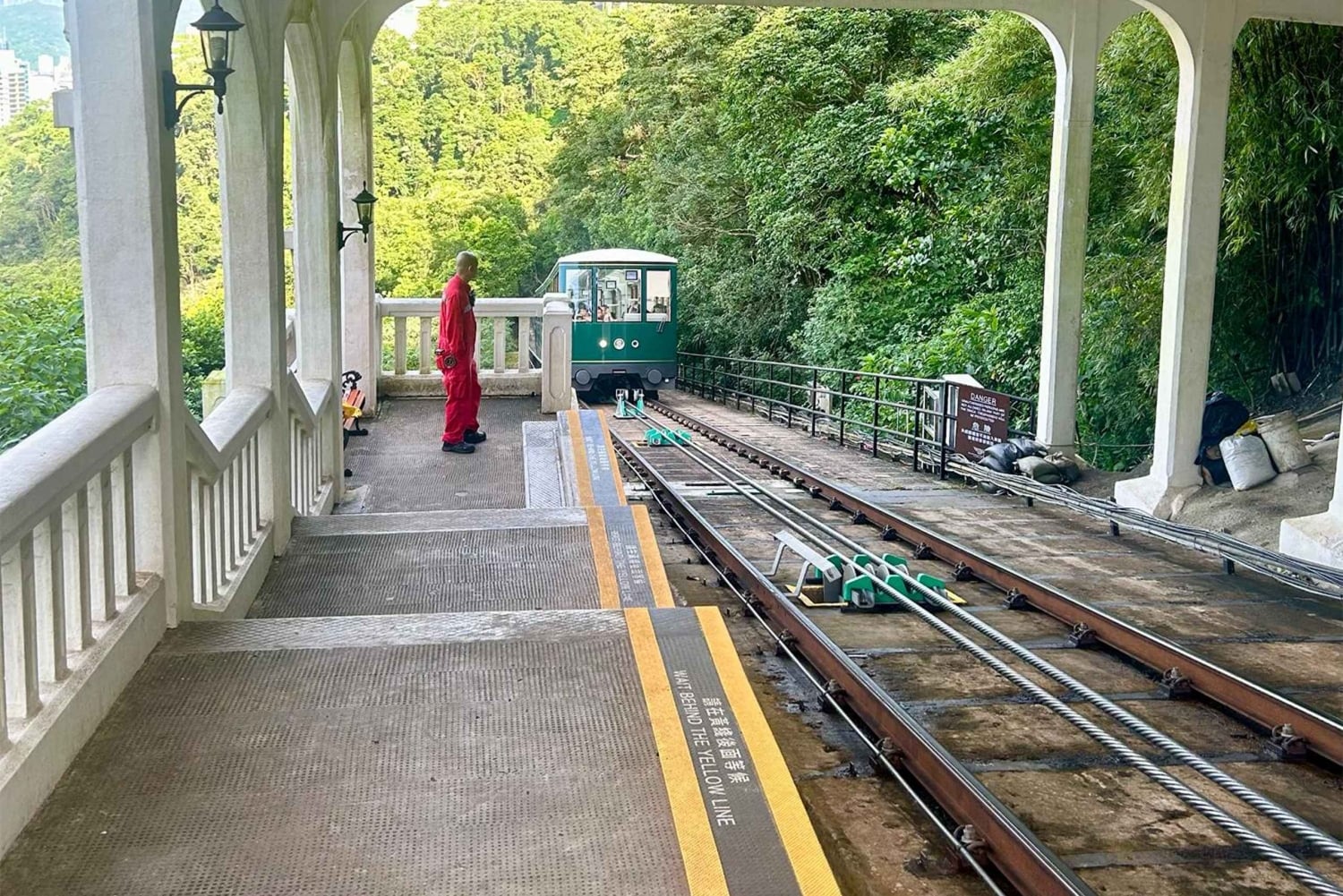 Hong Kong: 360 Panorama Sunset Hike to the Peak with Local