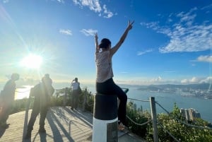 Hong Kong: 360 Panorama Sunset Hike to the Peak with Local