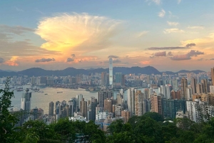 Hong Kong: 360 Panorama Sunset Hike to the Peak with Local