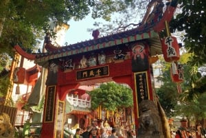 Hong Kong: Aberdeen Fisherman Cultural local Tour & Dim Sum