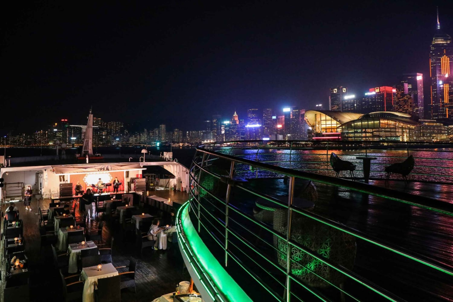 Hong Kong: cena in crociera con spettacolo di luci e suoni sull'Oriental Pearl