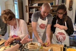Hong Kong: Family Cooking Class with Market Tour