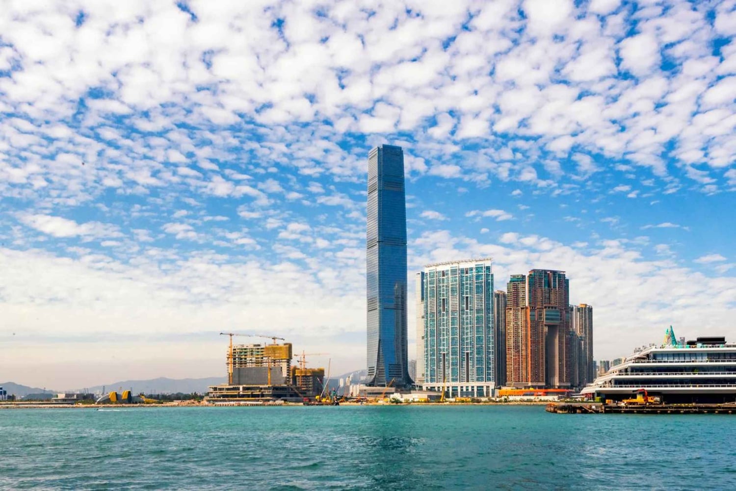 香港科学から静寂へ カップルのためのウォーキングツアー