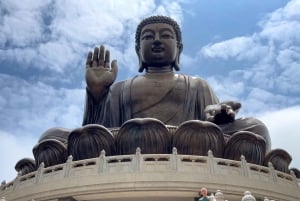 Hong Kong: Lantau Island and Giant Buddha Day Tour