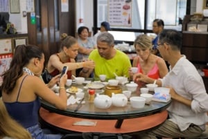 Hong Kong: Tastes & Traditions Small Group Food Tour
