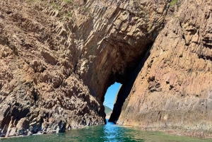 Hongkong: rejs jachtem do Geoparku UNESCO, cztery łuki morskie i wulkan