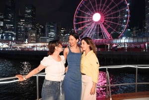 Hong Kong: Victoria Harbour Cruise with Live Tour and Photos