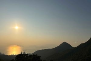 Hongkong: zwiedzanie świątyni Wong Tai Sin i Portu Wiktorii