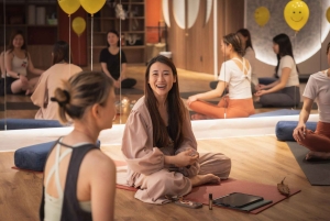 Hongkong: Joogatunti Wan Chaissa opaan kanssa