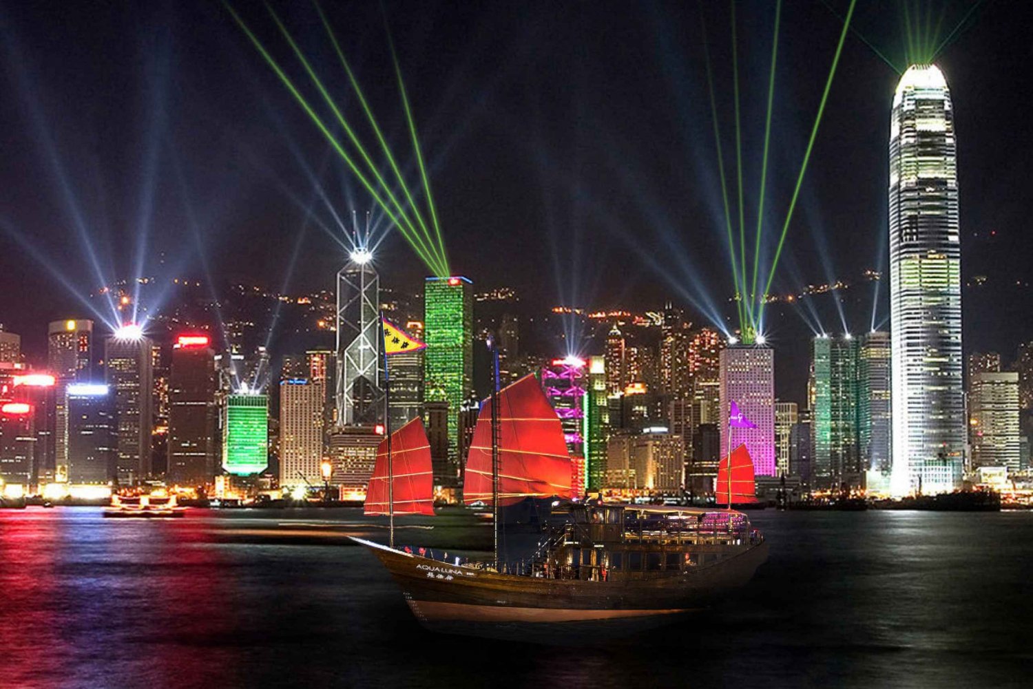 Hong Kong: Symphony of Lights Chinese Cruise Tour with Drink