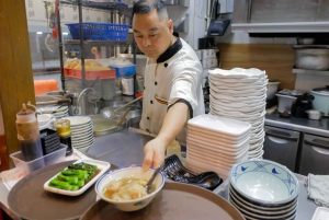 ミシュラン認定の屋台の食べ物と文化を楽しむ九龍散策