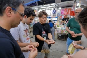 ミシュラン認定の屋台の食べ物と文化を楽しむ九龍散策