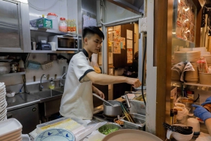 ミシュラン認定の屋台の食べ物と文化を楽しむ九龍散策