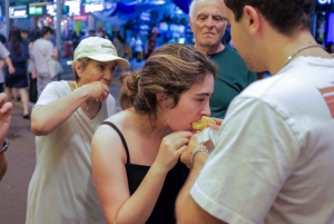 ミシュラン認定の屋台の食べ物と文化を楽しむ九龍散策
