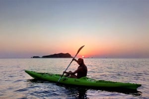 Cala Codolar: passeio guiado de caiaque no mar e mergulho com snorkel