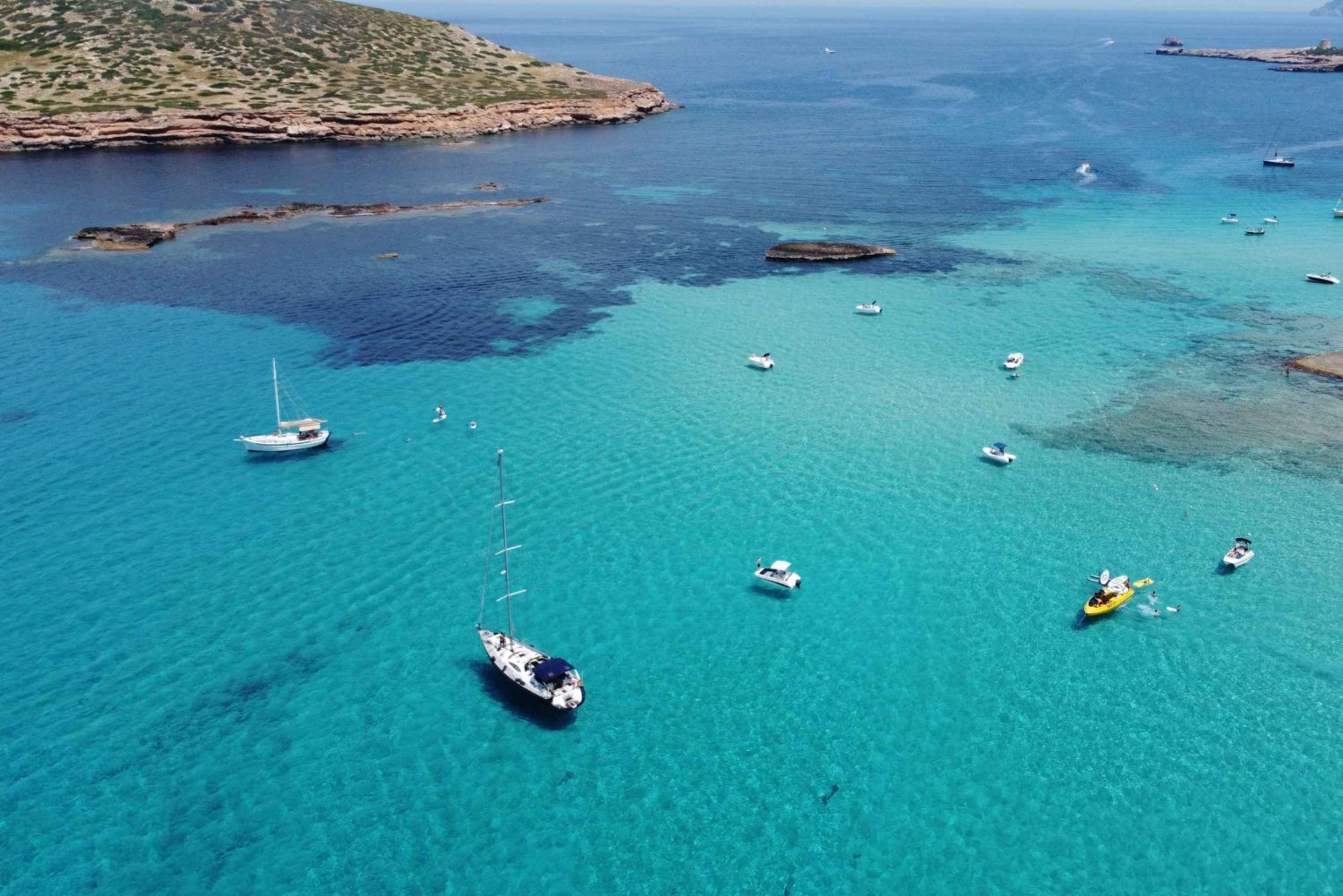 Ibiza: tour privato in motoscafo della spiaggia e della grotta