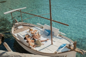 Vanuit Sant Josep: Es Vedra & Atlantis Zeilboot Cruise