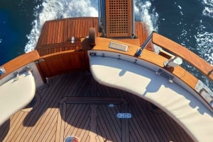 Ibiza: Ganztägiger Bootscharter auf einer traditionellen balearischen Yacht