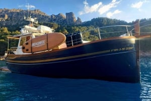 Ibiza: Ganztägiger Bootscharter auf einer traditionellen balearischen Yacht